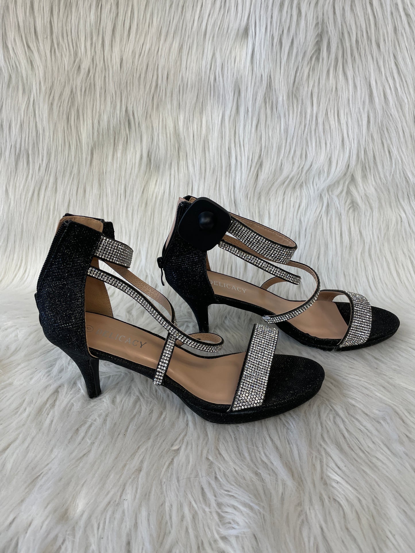 Sandals Heels Kitten By Clothes Mentor In Black & Silver, Size: 8