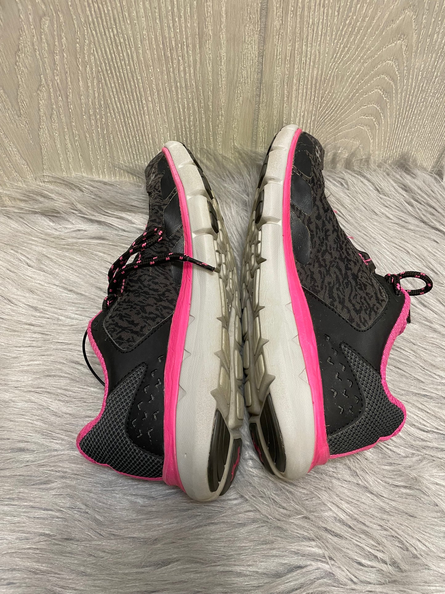 Shoes Athletic By Under Armour In Black & Pink, Size: 7.5