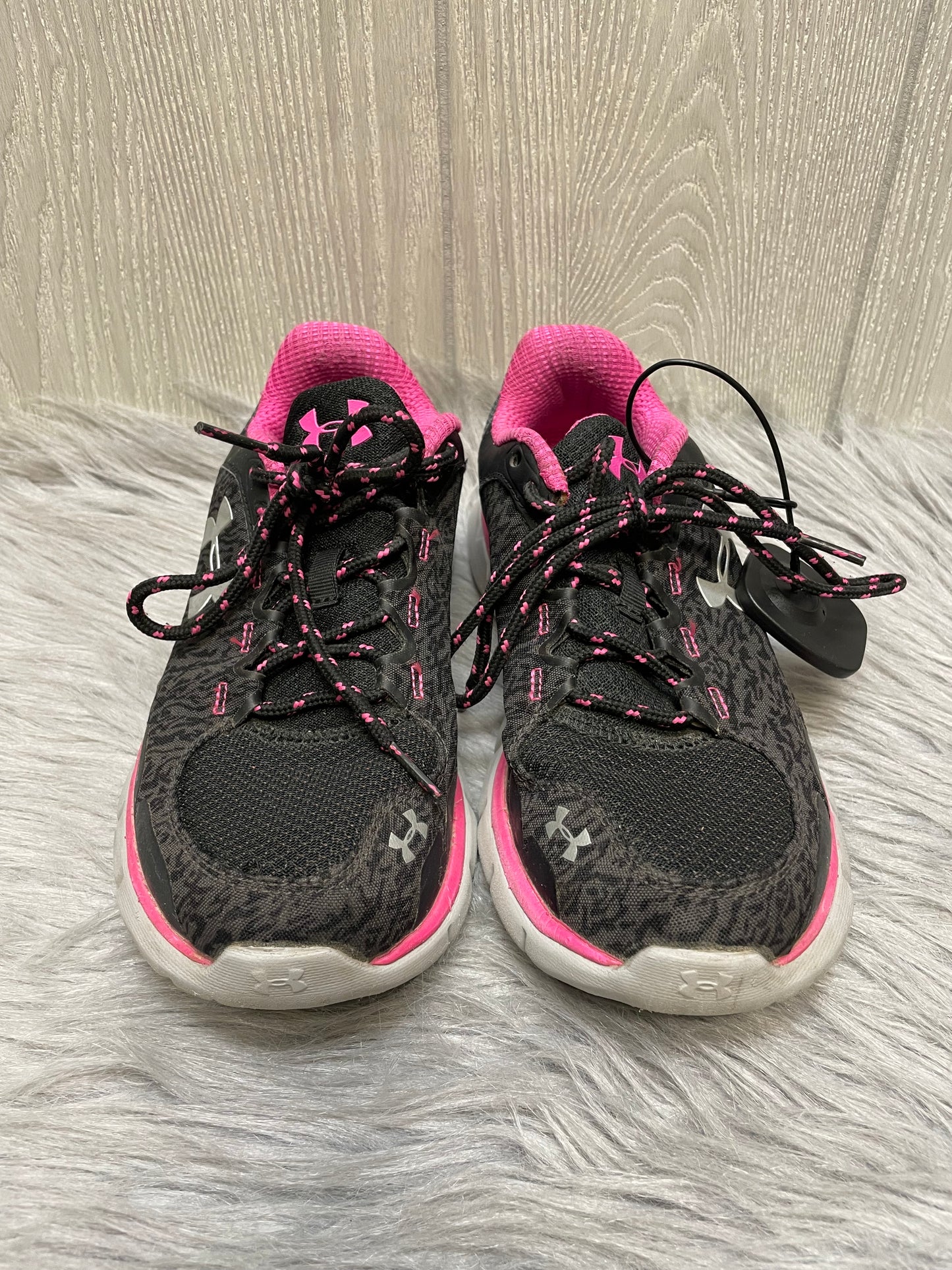 Shoes Athletic By Under Armour In Black & Pink, Size: 7.5