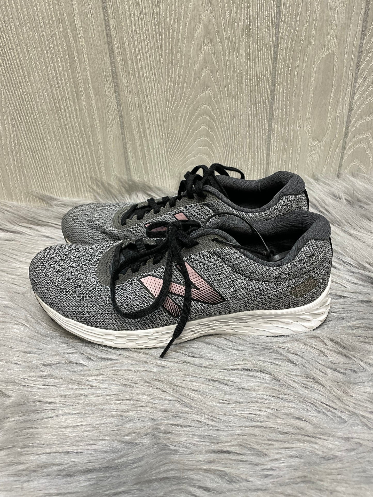 Shoes Athletic By New Balance In Grey & Pink, Size: 7.5