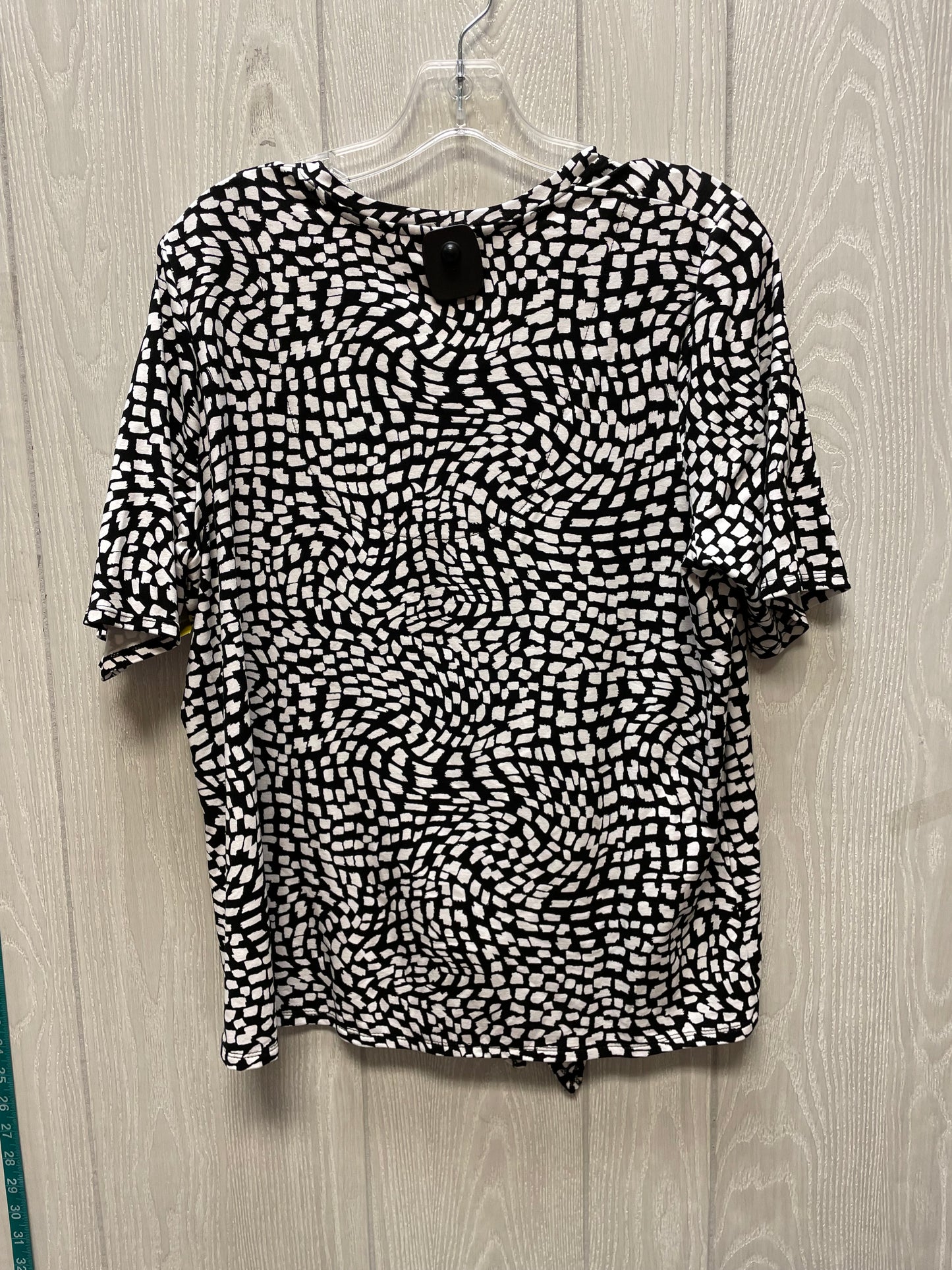 Top Short Sleeve By Chicos In Black & White, Size: L