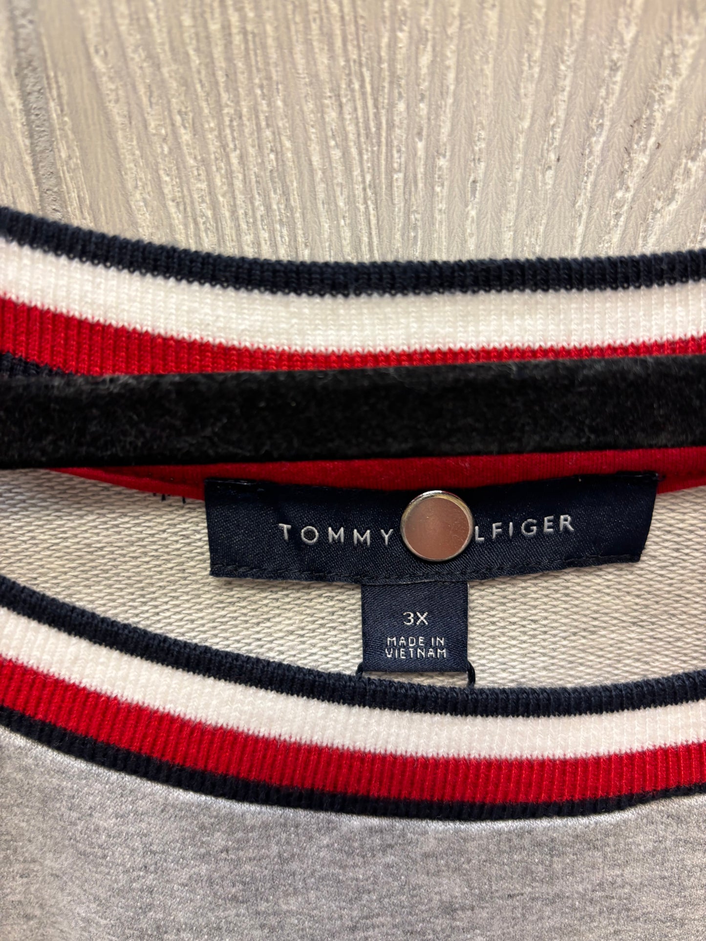 Dress Casual Short By Tommy Hilfiger In Grey & Red, Size: 3x