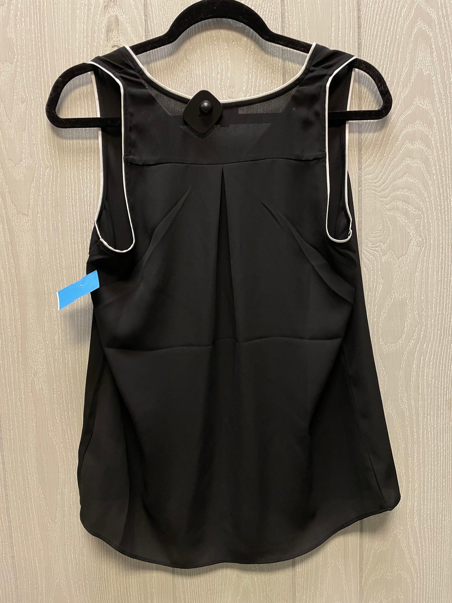 Blouse Sleeveless By Express In Black & White, Size: M