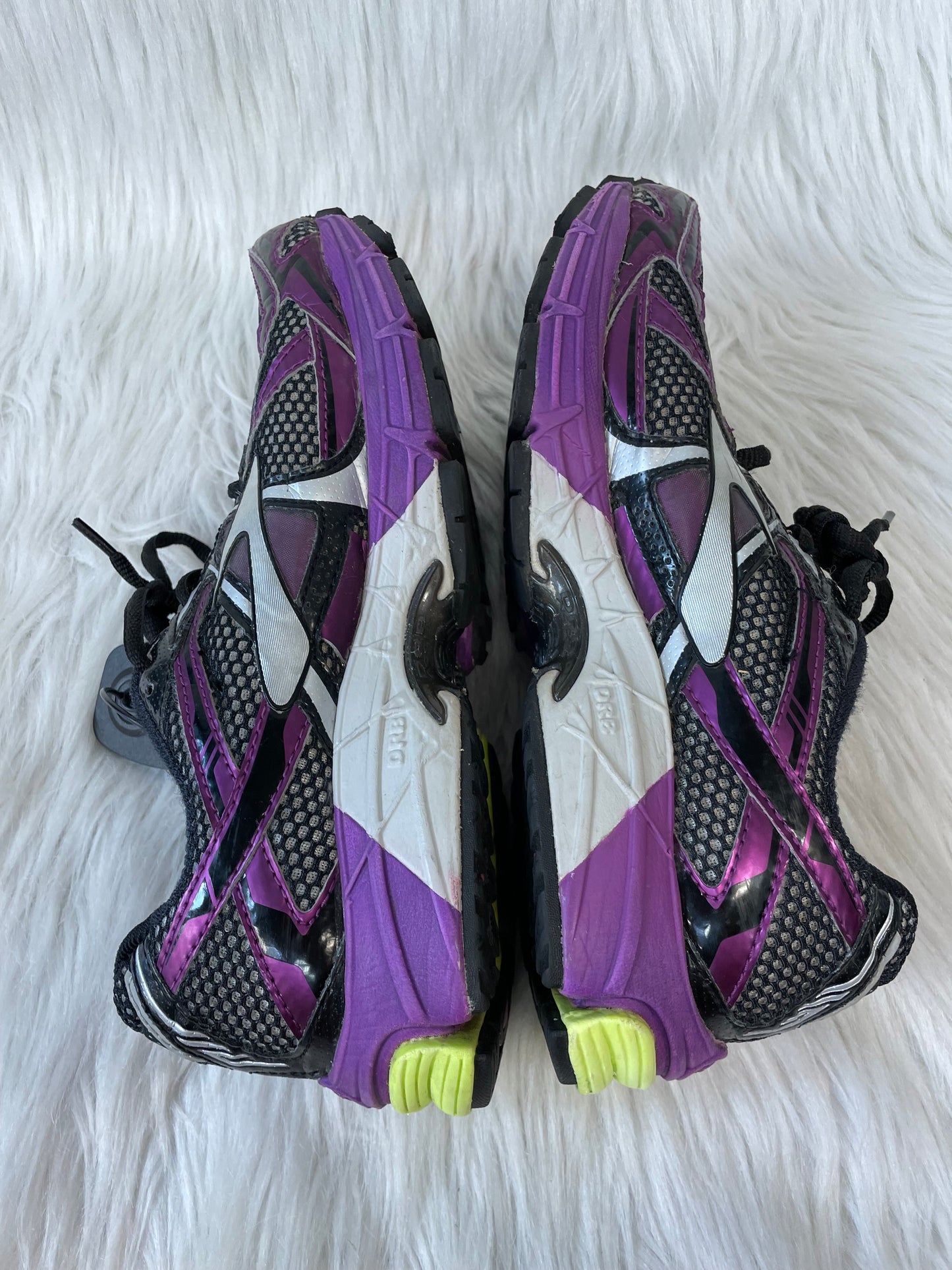 Shoes Athletic By Brooks In Black & Purple, Size: 8.5