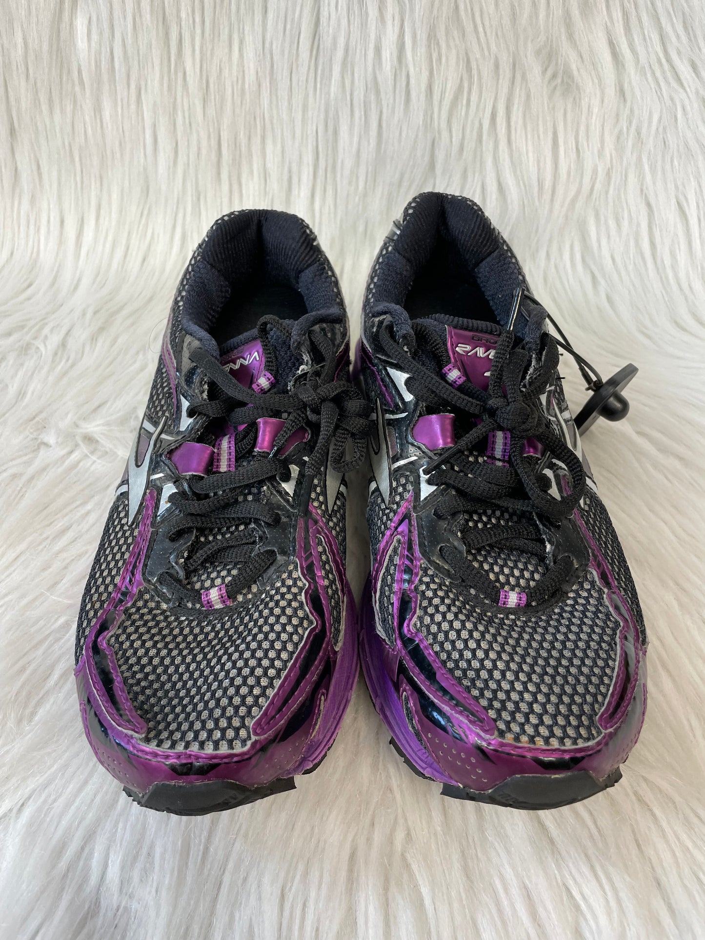 Shoes Athletic By Brooks In Black & Purple, Size: 8.5