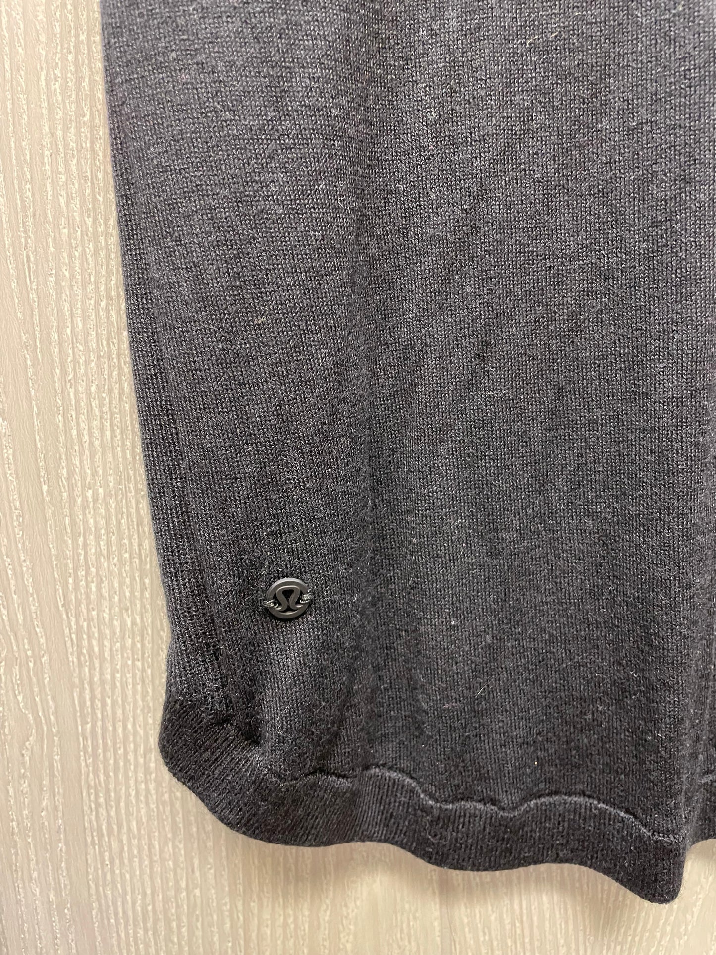 Top Long Sleeve By Lululemon In Black, Size: S