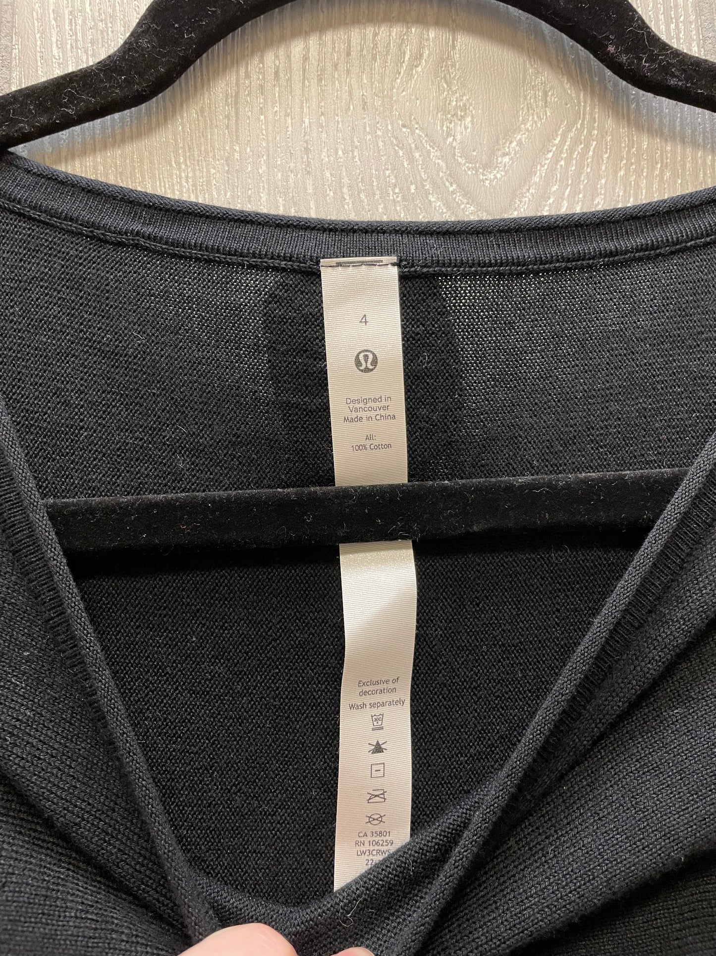 Top Long Sleeve By Lululemon In Black, Size: S