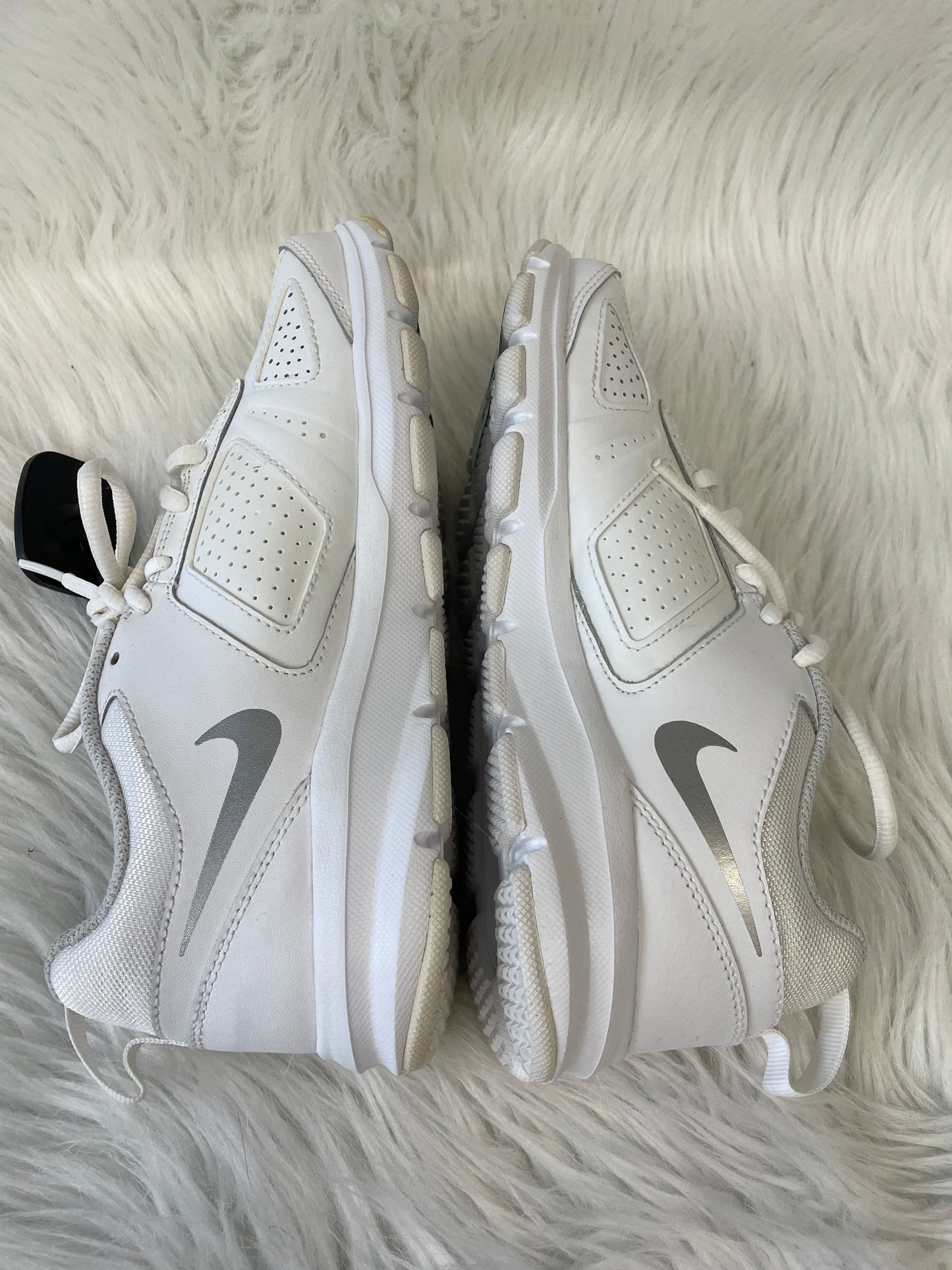 Shoes Athletic By Nike In White, Size: 6