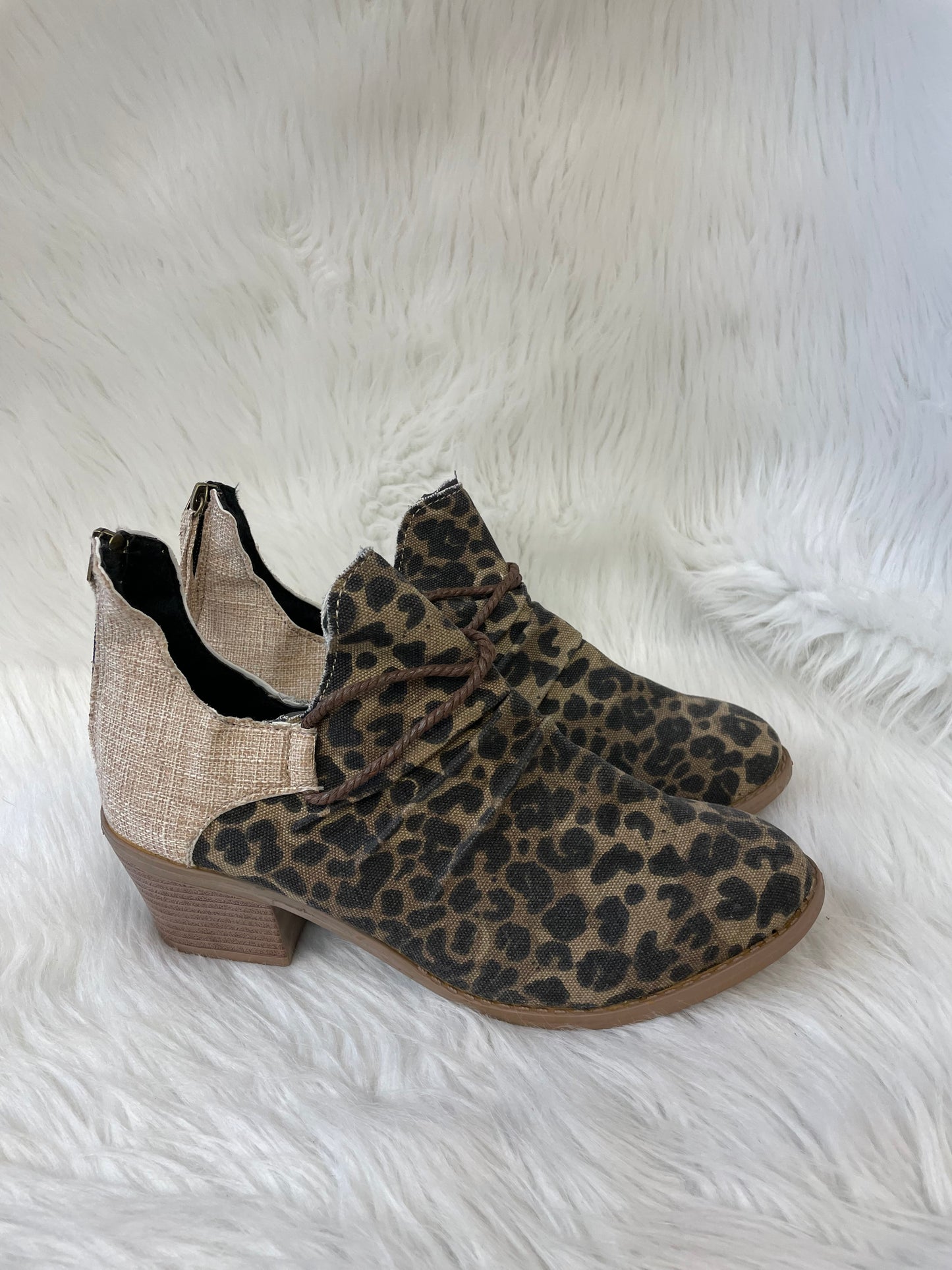 Boots Ankle Heels By Clothes Mentor In Animal Print, Size: 8.5