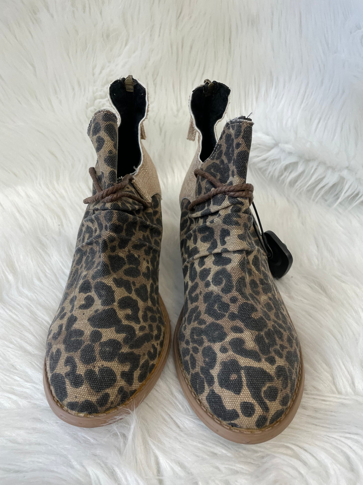 Boots Ankle Heels By Clothes Mentor In Animal Print, Size: 8.5