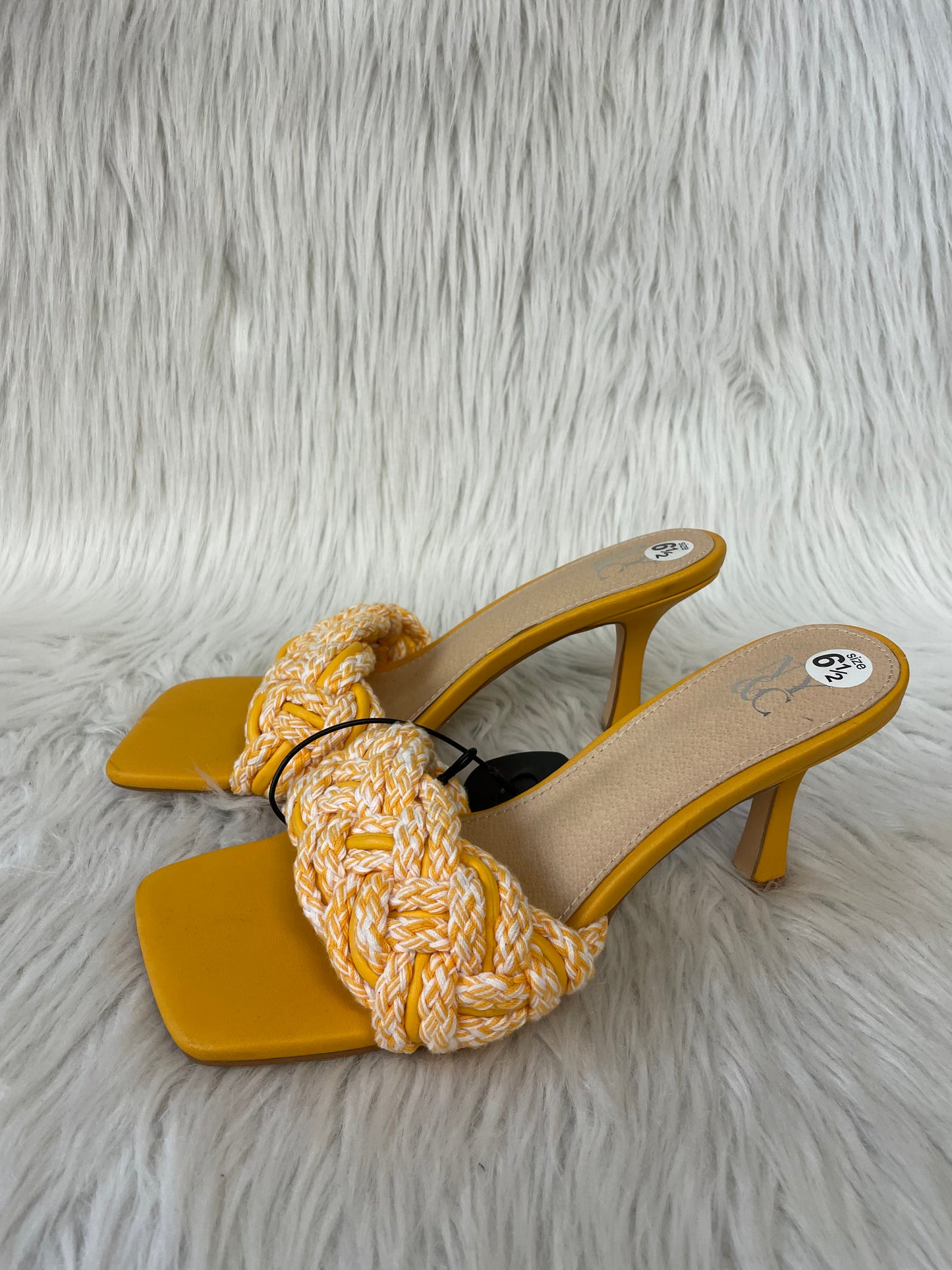 Sandals Heels Kitten By New York And Co In Yellow, Size: 6.5