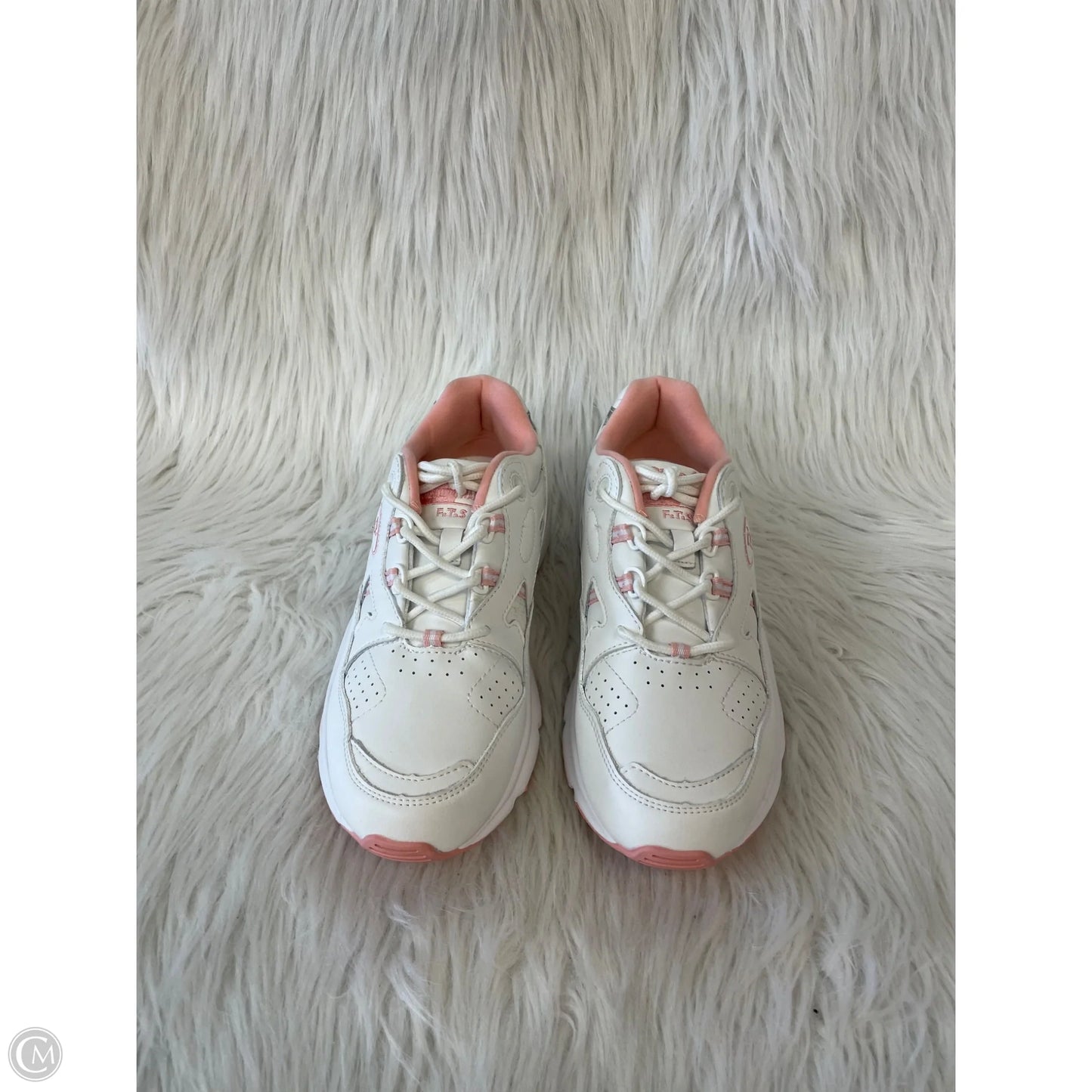 Shoes Athletic By Cmc In White, Size: 8.5