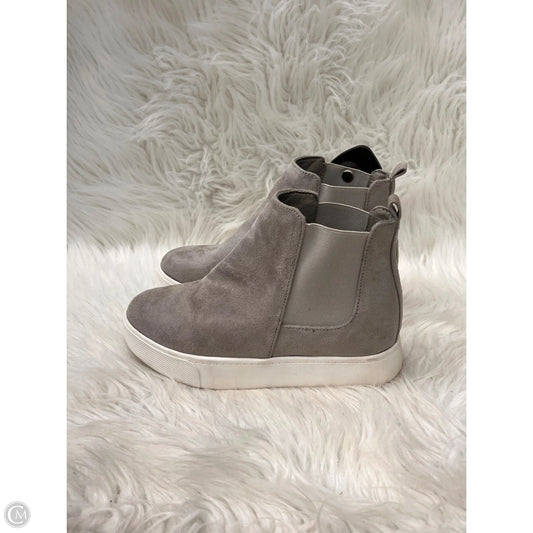 Boots Ankle Flats By Soda In Grey, Size: 6.5