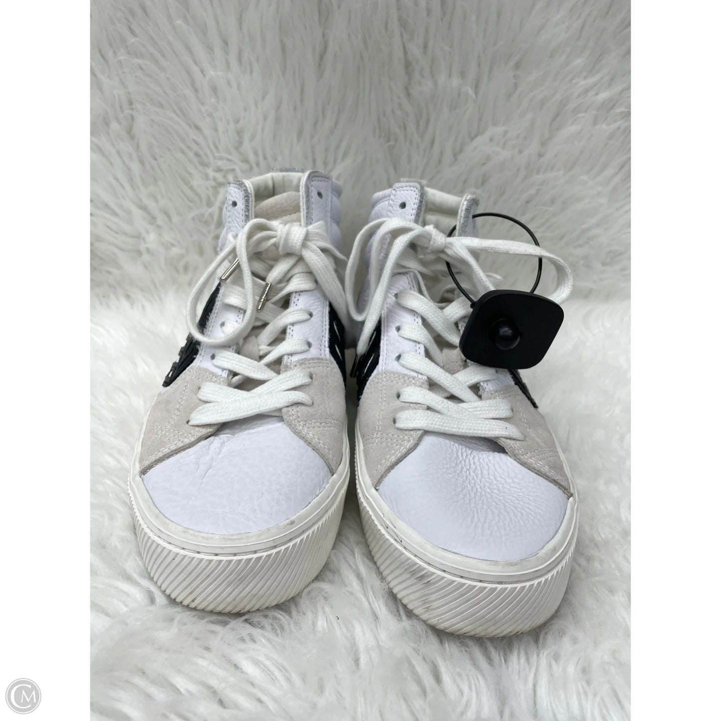 Shoes Sneakers By Cariuma In White, Size: 10