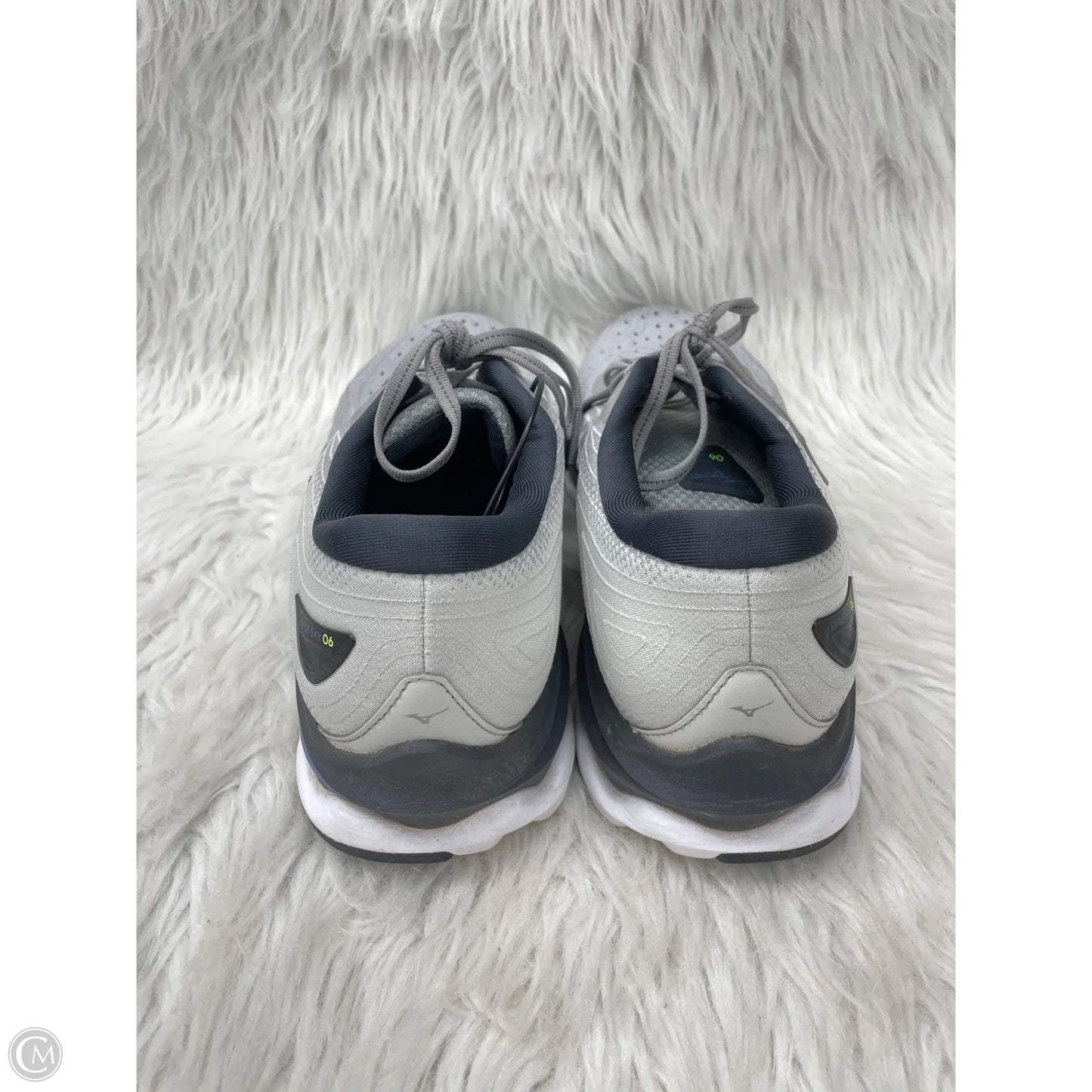 Shoes Athletic By Mizuno In Grey, Size: 9.5