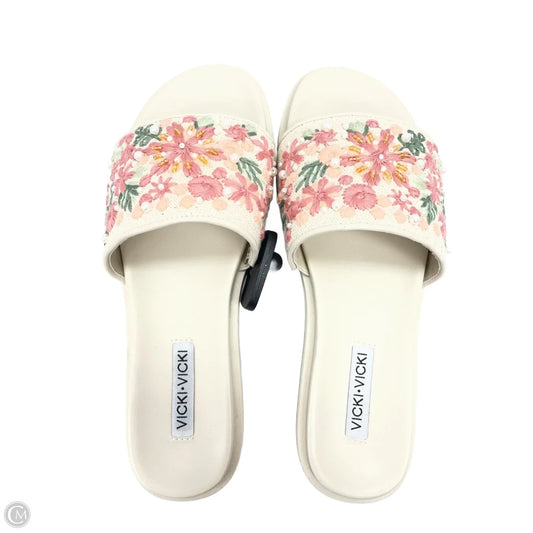 Sandals Flats By Clothes Mentor In Cream, Size: 7.5