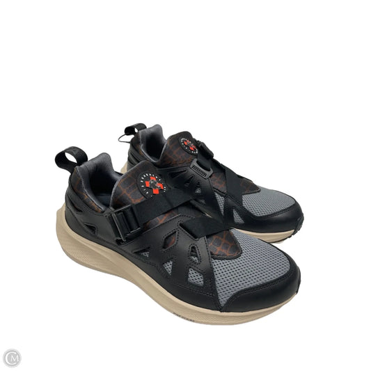 Shoes Sneakers By Nike In Cream & Grey, Size: 9.5