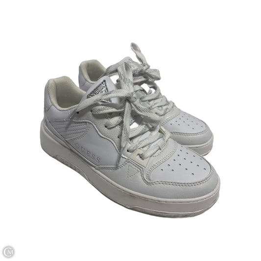 Shoes Sneakers By Guess In White, Size: 7.5