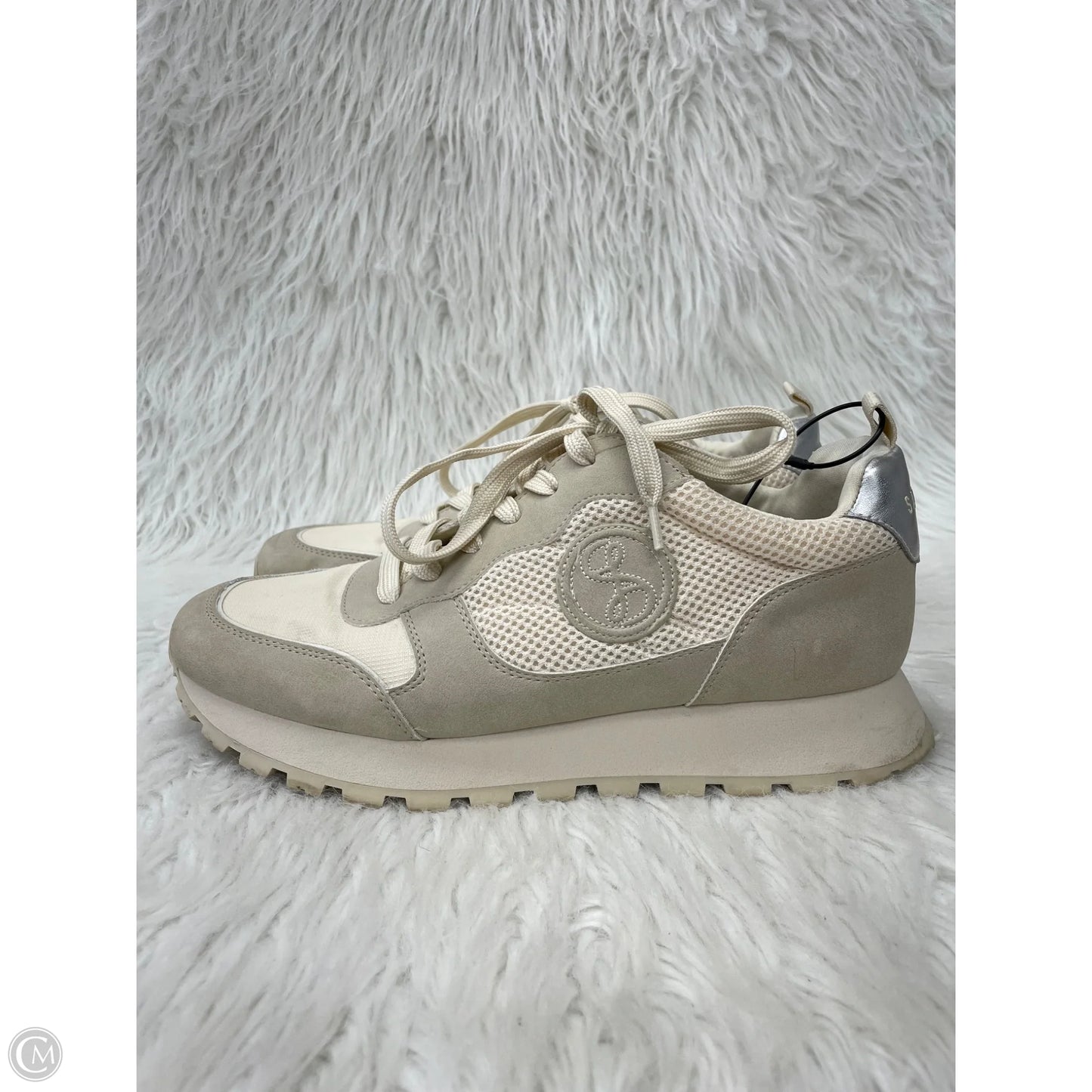 Shoes Sneakers By Sam And Libby In Cream & Grey, Size: 10