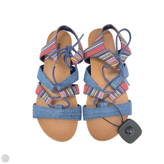 Sandals Flats By Minnetonka In Blue Denim, Size: 8