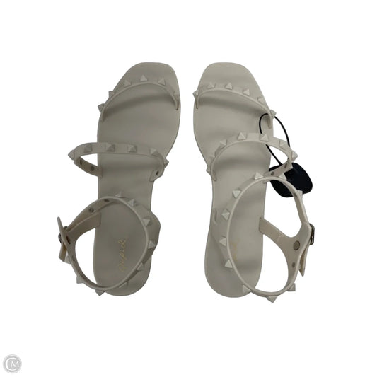 Sandals Flats By Qupid In Beige, Size: 10
