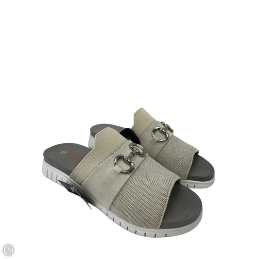Sandals Flats By Bernie Mev In Beige, Size: 6.5
