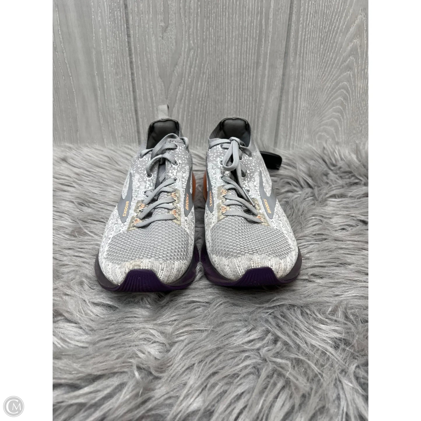 Shoes Athletic By Brooks In Grey, Size: 8.5