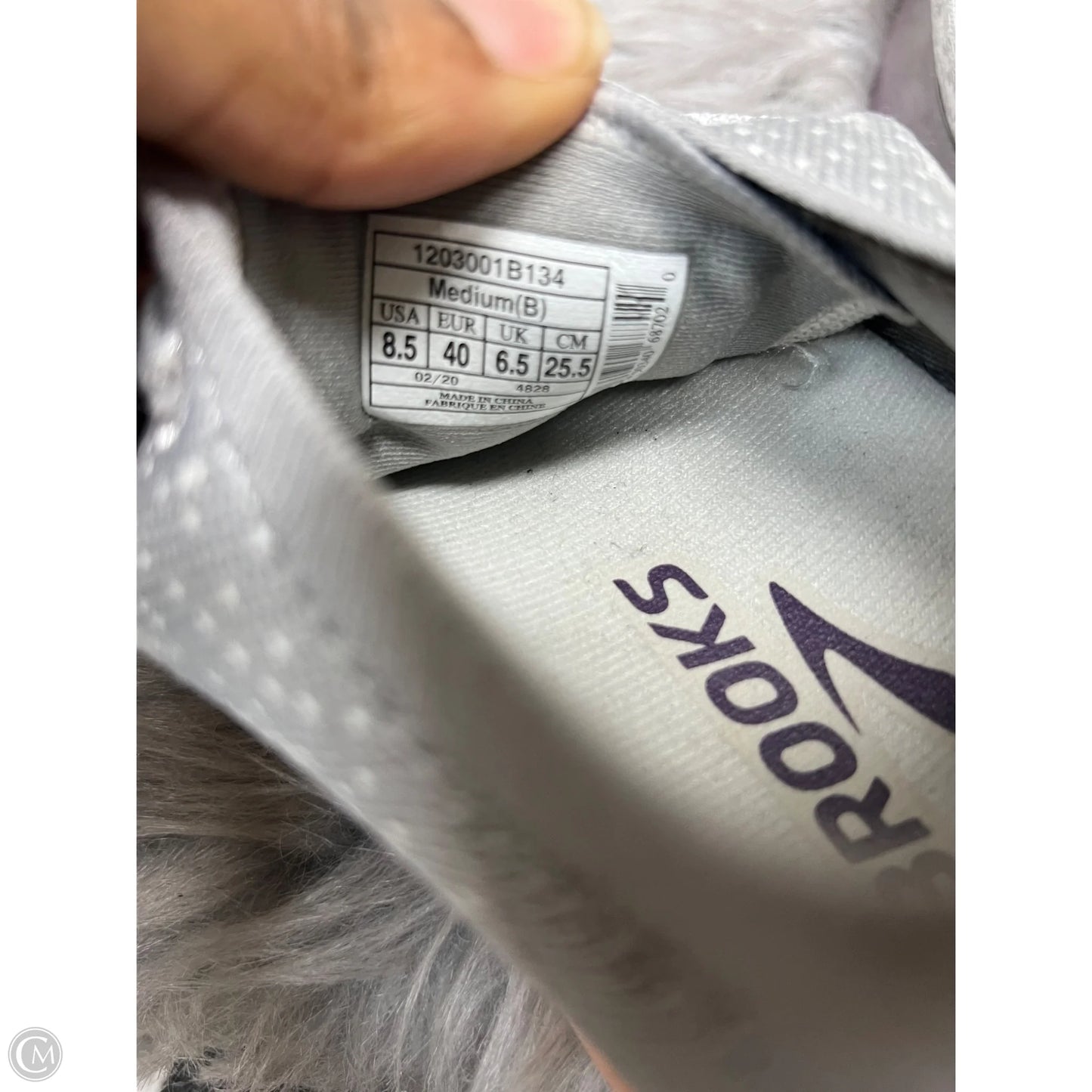 Shoes Athletic By Brooks In Grey, Size: 8.5