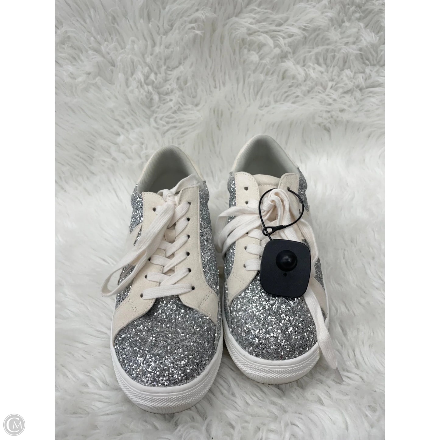 Shoes Sneakers By Party In Cream & Silver, Size: 9