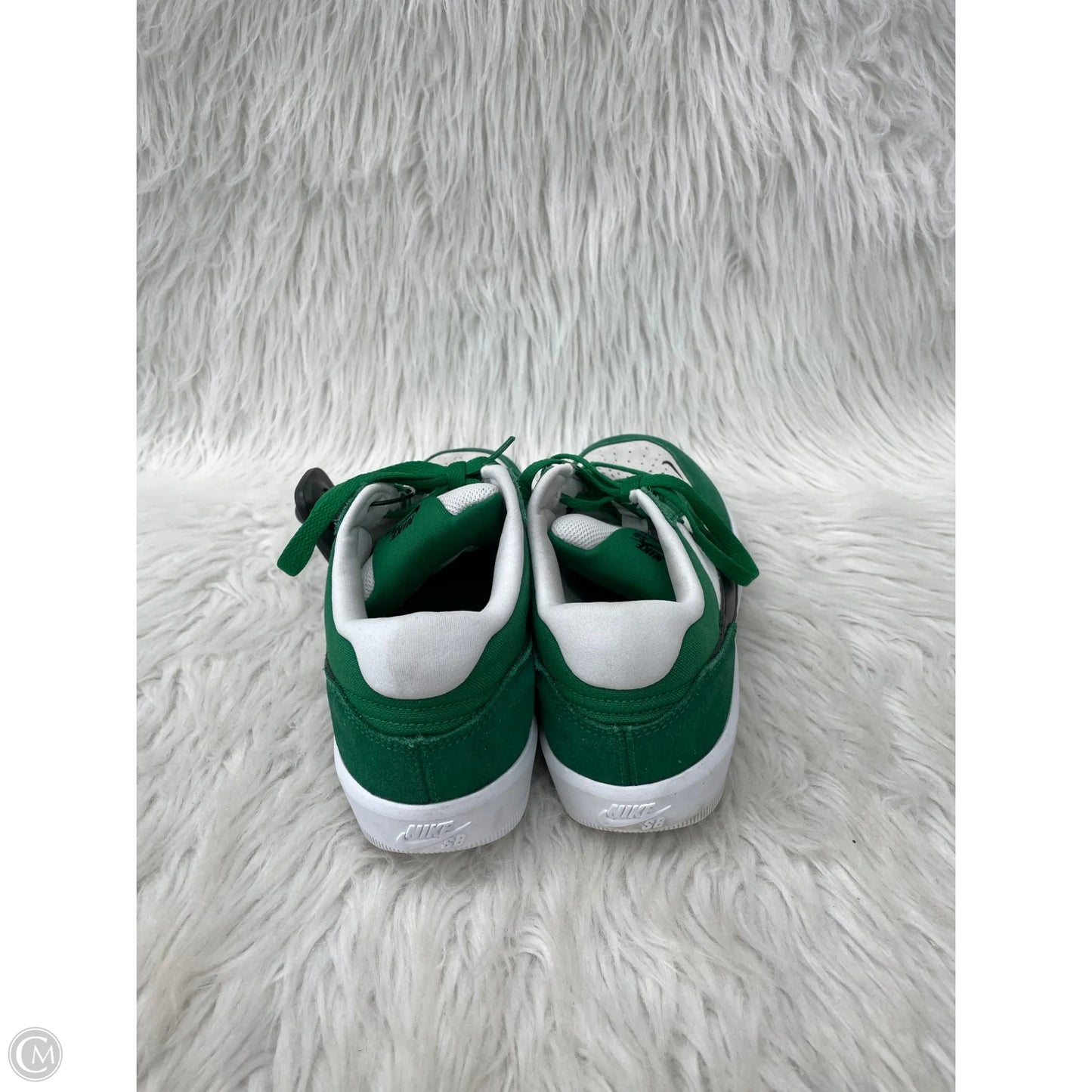 Shoes Sneakers By Nike In Green & White, Size: 7.5