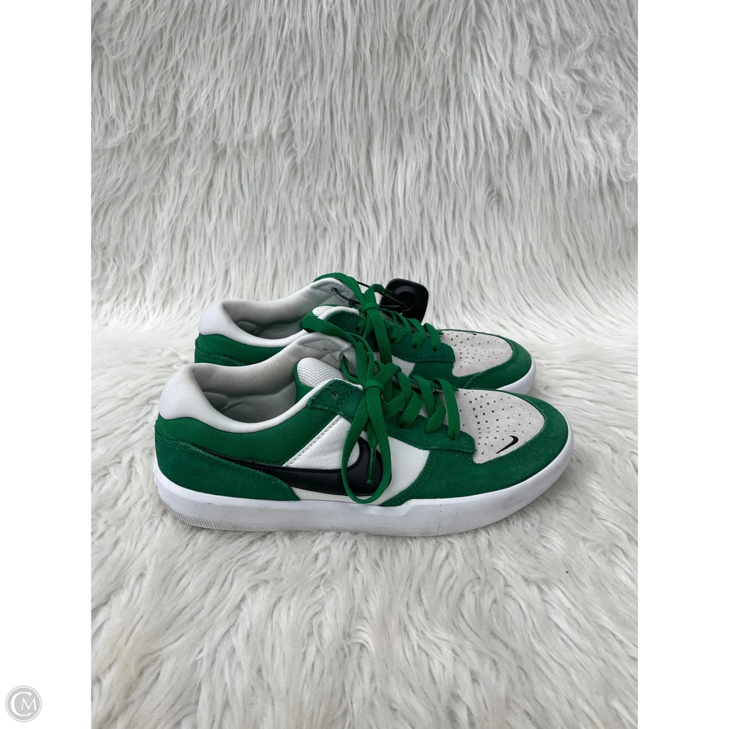 Shoes Sneakers By Nike In Green & White, Size: 7.5