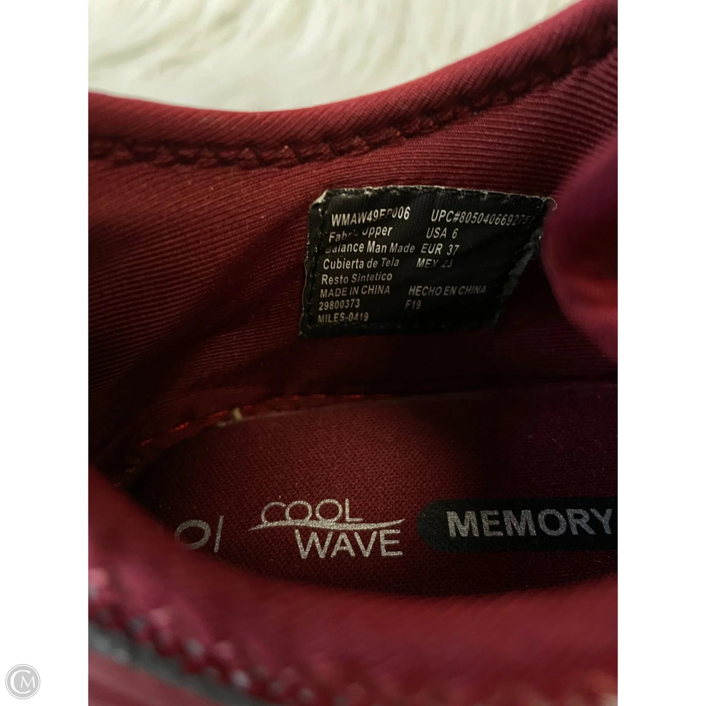Shoes Athletic By Clothes Mentor In Red & White, Size: 6