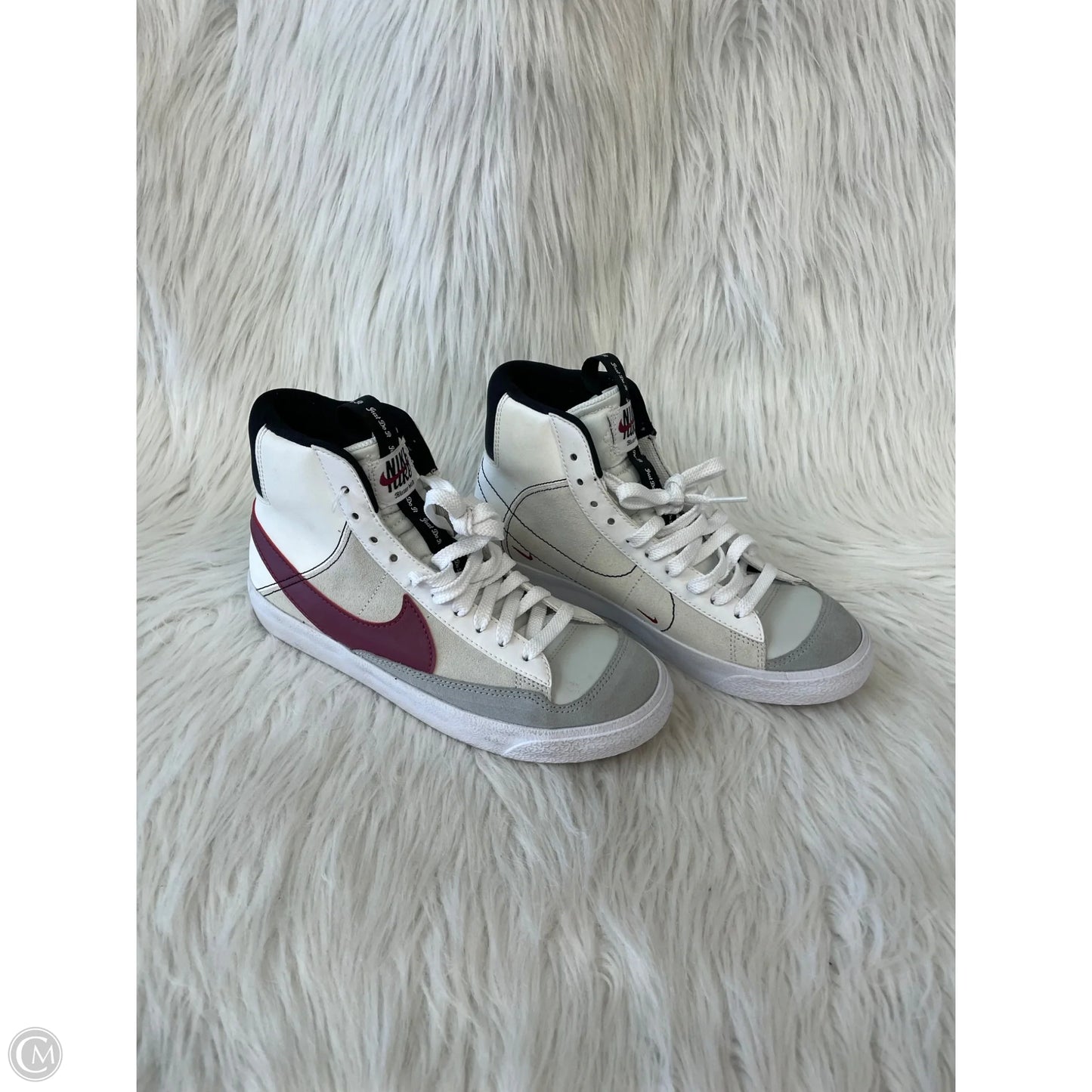Shoes Sneakers By Nike In Black & White, Size: 6.5