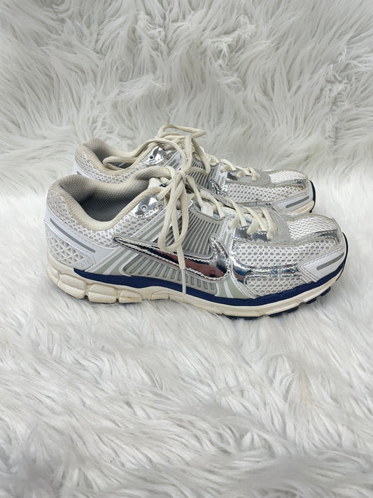 SHOES SNEAKERS by NIKE In GREY & SILVER, Size: 8