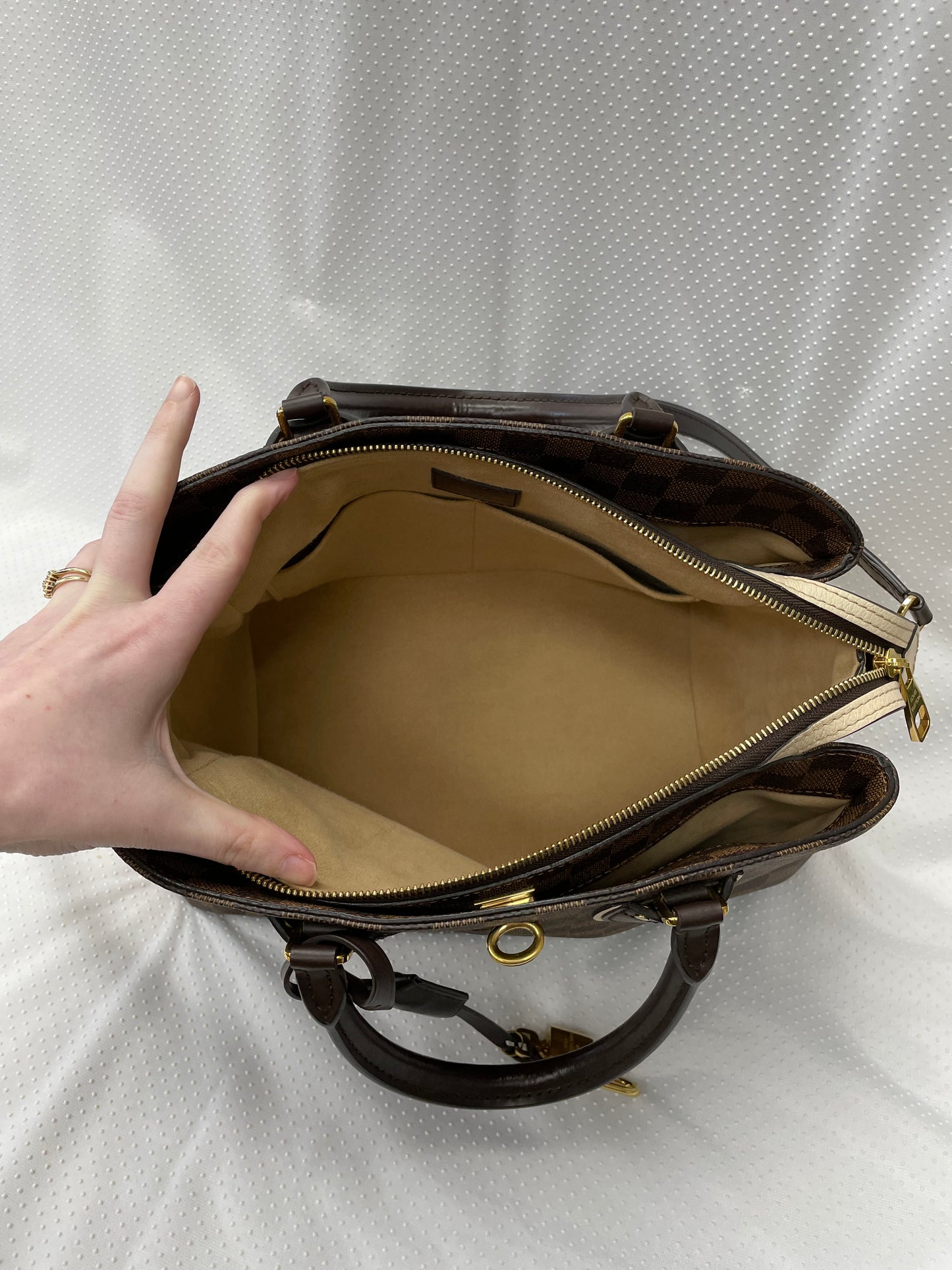 Handbag Luxury Designer By Louis Vuitton In Brown & Cream, Size:Medium