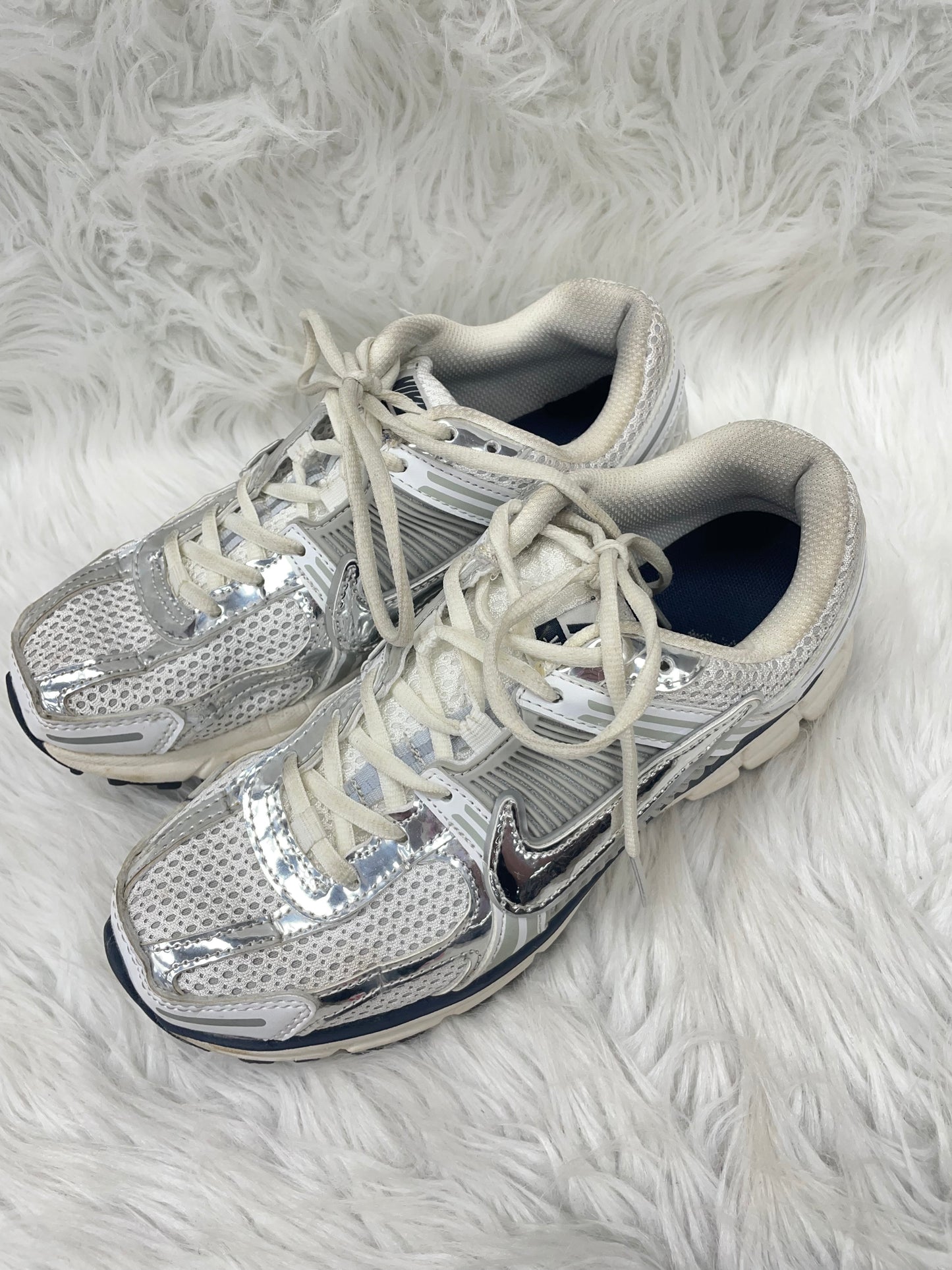 SHOES SNEAKERS by NIKE In GREY & SILVER, Size: 8